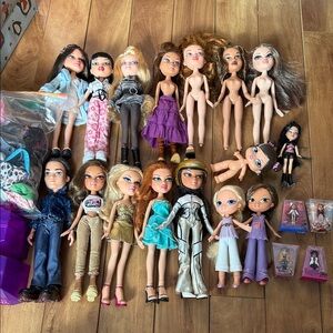 Lot of bratz dolls